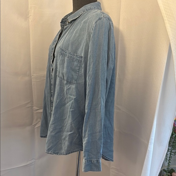 George Chambray Denim Shirt. Light weight. Size L. - Picture 5 of 12